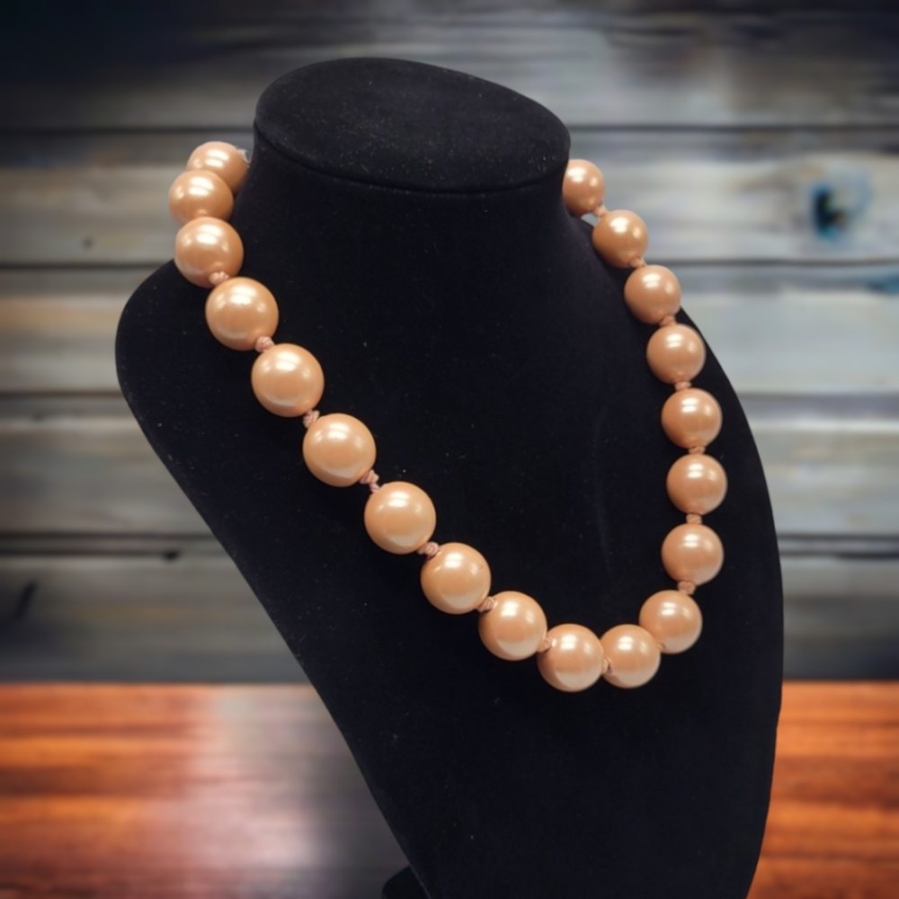Vintage 1960's Peach Moonglow Bead Necklace - Picture 2 of 8